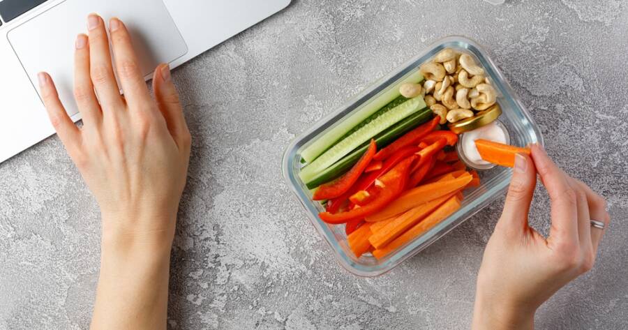 Tips for Choosing Healthy Snacks That Keep You Full